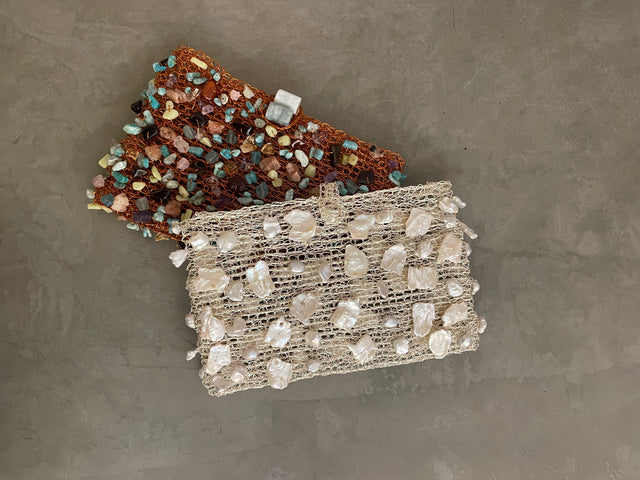 POCHETTE RECTANGULAIRE AVEC PIERRES PRÉCIEUSES